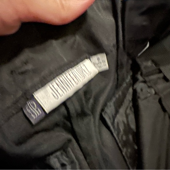 Jennifer Lopez Women’s Black Shorts Size 8 - Picture 5 of 7